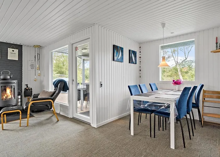 3 Bedroom Awesome In Holiday home